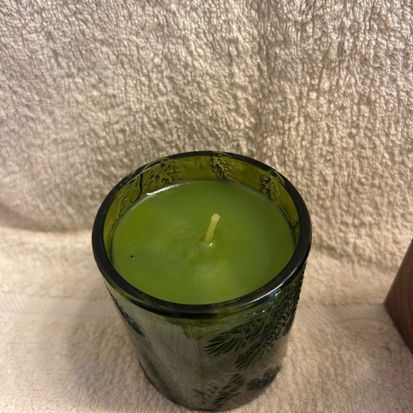 Thymes Frasier Fir Candle new in box 6.5 oz. Great! - Picture 2 of 6